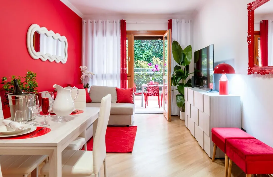 Red Chic Roma-1